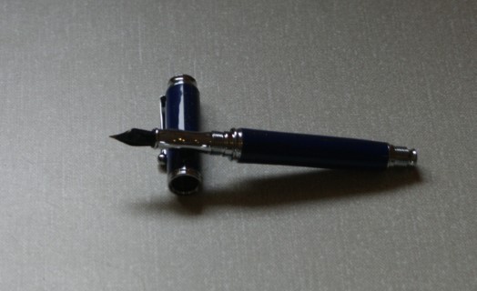 Fountain pen in Lapis lazuli by Fred Taylor commended